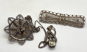 lot 89 image: Antique Spider Web Filigree Brooch and More