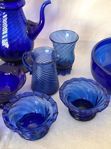 lot 130 image: Decorative Vintage Blue Glassware
