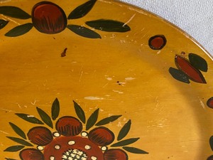 lot 103 image: Vintage Wooden Painted PlateTray