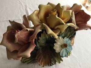 lot 271 image: Capodimonte Floral Vase Made in Italy