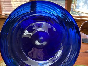 lot 250 image: Art Glass Style Dishes