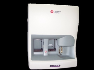 lot 35 image: Beckman Coulter LH-500 Hematology Analyzer - Excellent Working Condition  Please note this is for the Analyzer Only - Computer, Keyboard & Mouse NOT Included