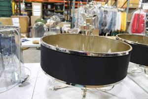 lot 18 image: Tuxedo Chandelier 6-lamp 28Dx28H