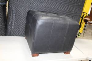 lot 65 image: Leather Ottoman Black 20Wx20Dx17H