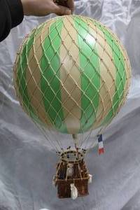 lot 26 image: Authentic Models Royal Aero Hot Air Balloon Basket Dcor Green