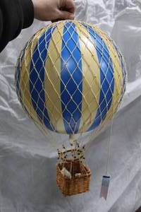 lot 27 image: Authentic Models Royal Aero Hot Air Balloon Basket Dcor Blue