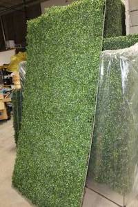 lot 160 image: Foliage Panel Green 48Wx90H