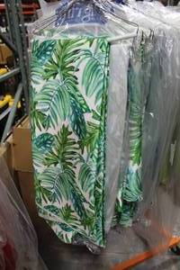 lot 94 image: Lot of (6) Tablecloth Green Floral Print 128D