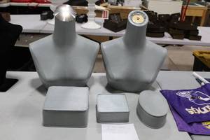 lot 170 image: Lot of (5) Jewelry Display - Female Torso (x2), Cube (x2), Oval (x1) Grey
