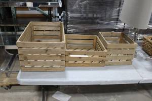 lot 186 image: Lot of (3) Wood Crate