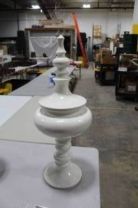 lot 168 image: Urn with Lid Table Dcor White 12Dx30H