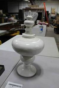 lot 169 image: Urn with Lid Table Dcor White 12Dx25H