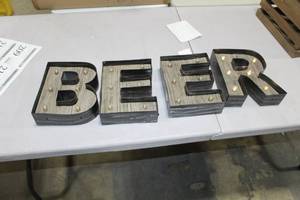 lot 210 image: BEER Metal Lighted Sign (battery power) 9H