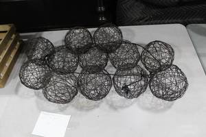 lot 222 image: Hanging Wire Ball Dcor 6D