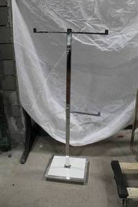 lot 260 image: Metal Clothes Display Rack 3-tier 24Wx15Dx62H