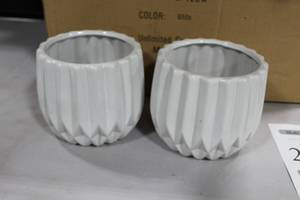 lot 293 image: Lot of (2) Unlimited Containers, Inc. Ribbed Vase White  6-12Dx 5-12H (in box)
