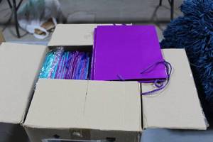 lot 332 image: Lot of (1 Box) Gift Bag Small Purple,Blue,Teal