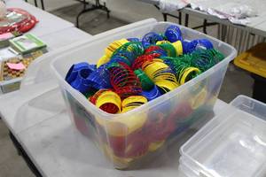 lot 341 image: Lot of Plastic Slinky Multicolor (in plastic tote bin)