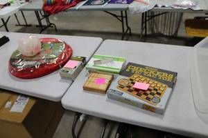 lot 340 image: Lot of (5) Games - Pong, Cribbage, Tic Tac Toe, Dominoes, Checkers