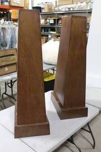 lot 390 image: Lot of (2) Aluminum Planter Brown 11Lx18Wx38H