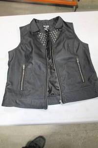 lot 400 image: Leather Vest Large Black