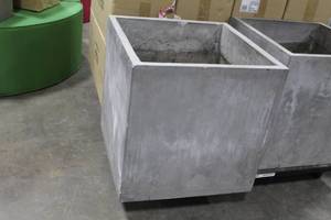 lot 405 image: Cement Planter Grey 19-34Lx19-34Wx19-34H (heavy)