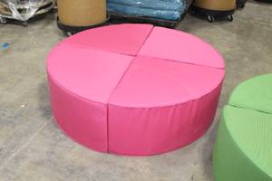 lot 401 image: Seating Ottoman 4-piece Pink 50Dx15-12H