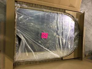Medium Arched Gold Antiqued Classic Accent Mirror (35 in. H x 24 in. W) Customer Returns See Pictures&nbsp