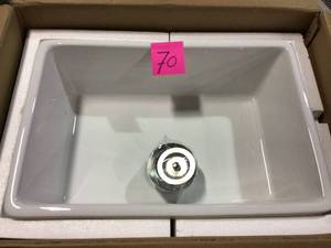 Kingsman Durable White Fireclay 23.75 in. Single Bowl Farmhouse Apron Kitchen Sink with Strainer Customer Returns See Pictures&nbsp