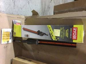 Expand-It 17-12 in. Universal Hedge Trimmer Attachment by RYOBI Customer Returns See Pictures&nbsp