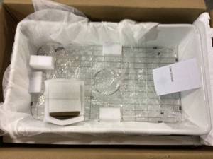Fireclay 33 in. Single Bowl Apron Front Farmhouse Kitchen Sink White Porcelain Ceramic Kitchen Sink not used see pictures