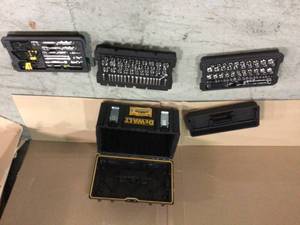 Dewalt Mechanics Tool Set (226-Piece) with TOUGHSYSTEM 22 in. Medium Tool Box not used see pictures