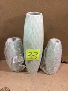 lot 33 image: 16 in. H Weathered Wood Decorative Vase in Pale Ocean by Stonebriar Collection Customer Returns See Pictures 