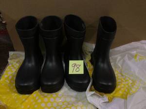 lot 98 image: Lot of 2 Pairs of Rubber Boots not used see pictures