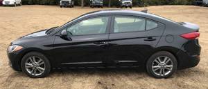 lot 2 image: 2017 Hyundai Elantra SE