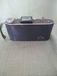 lot 4 image: Vintage Camera