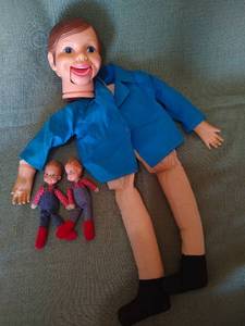 lot 8 image: Vintage Howdy Doody Puppet and Tiny Dolls
