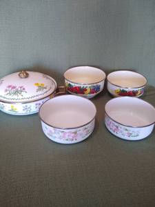 lot 10 image: Enamel Ware Lot