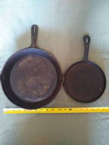 lot 11 image: Cast Iron Skillets