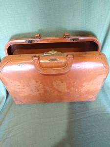 lot 16 image: Leather Vintage Briefcase