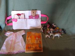 lot 22 image: Fun Mix of Vintage Girl Toys