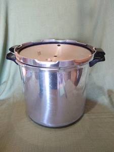 lot 25 image: Presto Pressure Canner and Cooker