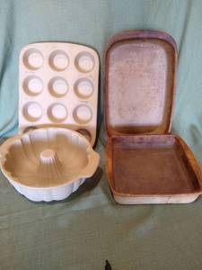 lot 38 image: Pampered Chef Stoneware