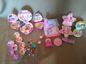 lot 49 image: Original Polly Pockets Collection