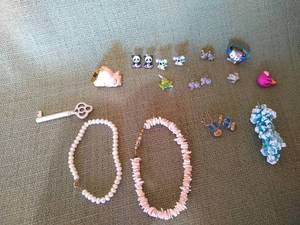 lot 61 image: Funny Jewelry Trinkets