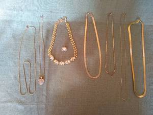 lot 63 image: Gold Toned Jewelry Lot