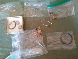 lot 86 image: Miscellaneous Jewelry Lot with Class Ring