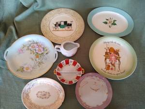 lot 89 image: Fun Assorted Decorative Plates & Dishes