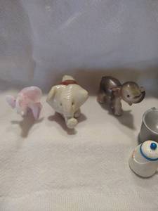 lot 100 image: Large Lot of Tiny Figurines