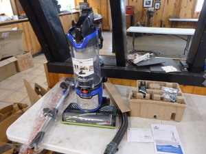 lot 39 image: NEW Bissell Multi-Clean Allergen Pet Vacuum Cleaner